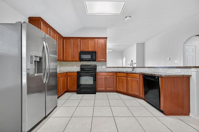Building Photo - 6927 Great Oaks Shadow Dr