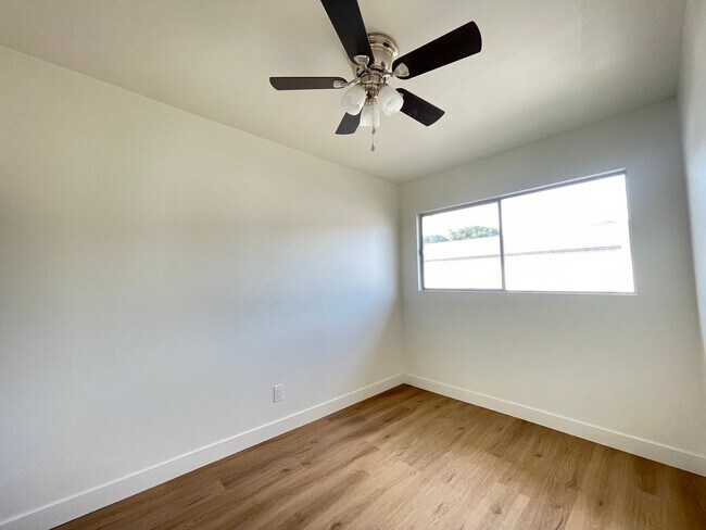 Building Photo - G22500E