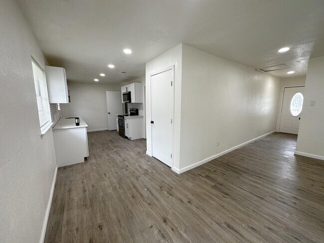 Building Photo - 1732 Americana Blvd