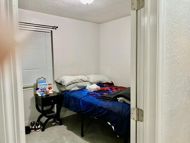 Building Photo - 1353 9th St