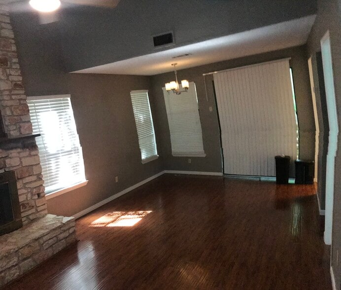 Building Photo - 4503 Smooth Oak Dr