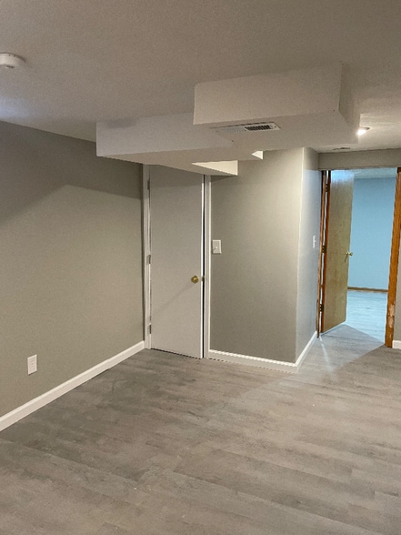 Building Photo - 5706 Pratt St