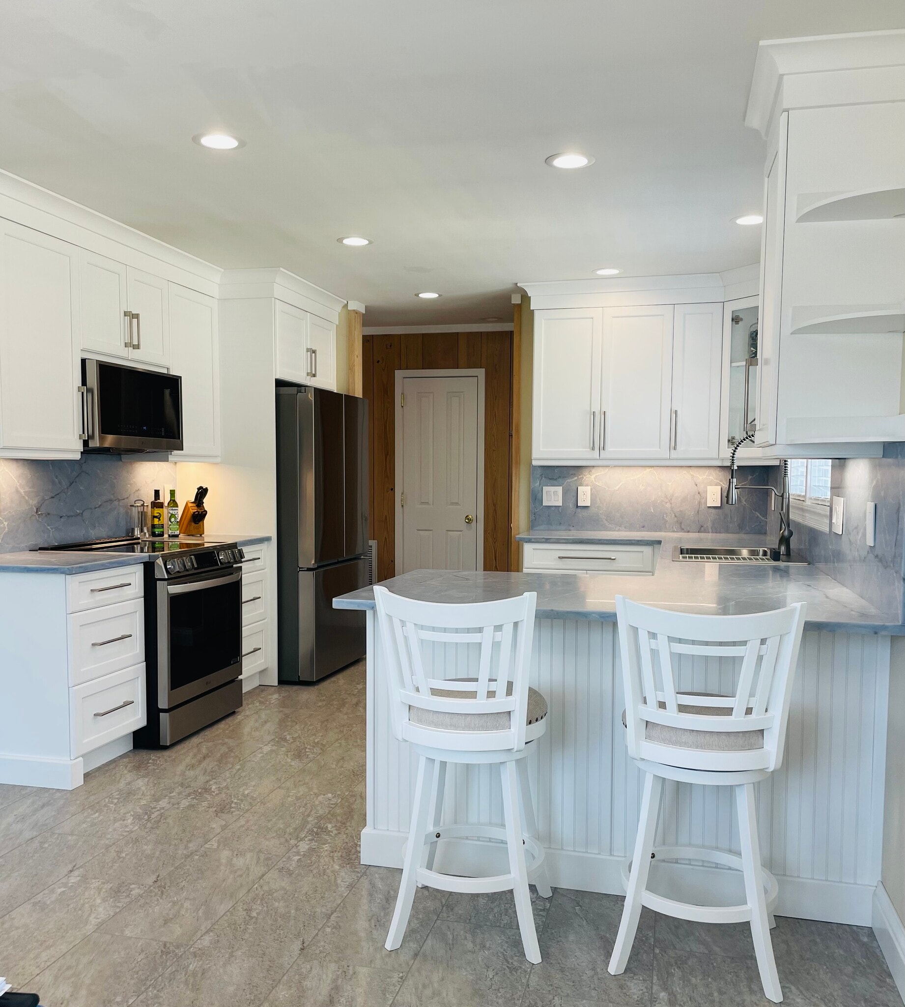 Full Kitchen with Bar Stools - 101 Lumina Ave N