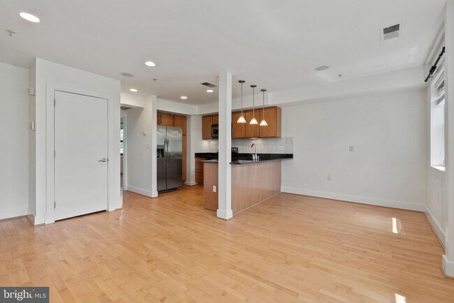 Building Photo - 1524 Independence Ave SE