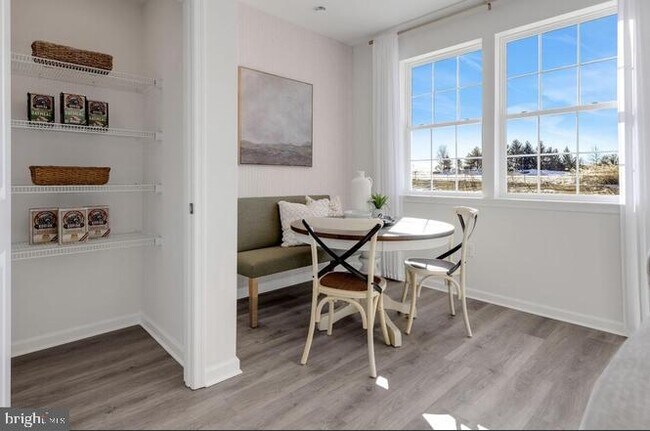 Building Photo - 8214 Alexander Court