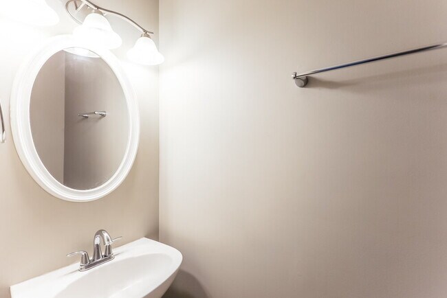 Building Photo - 896 Madison Ct