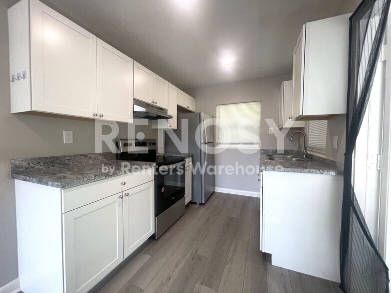 Building Photo - 310 S Arcturas Ave