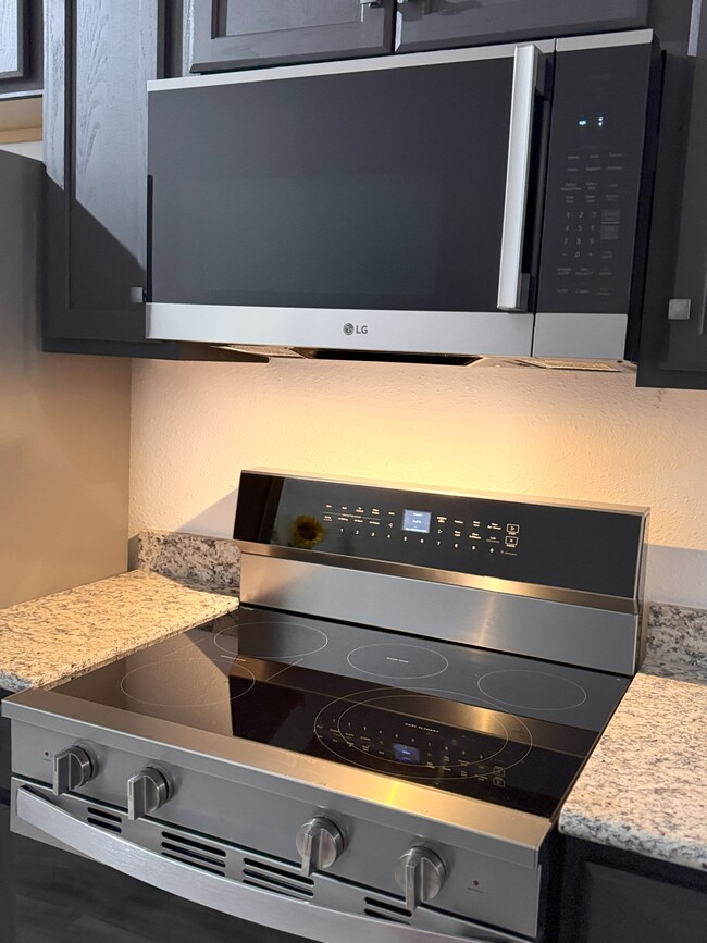 Building Photo - 303 S Cable Rd