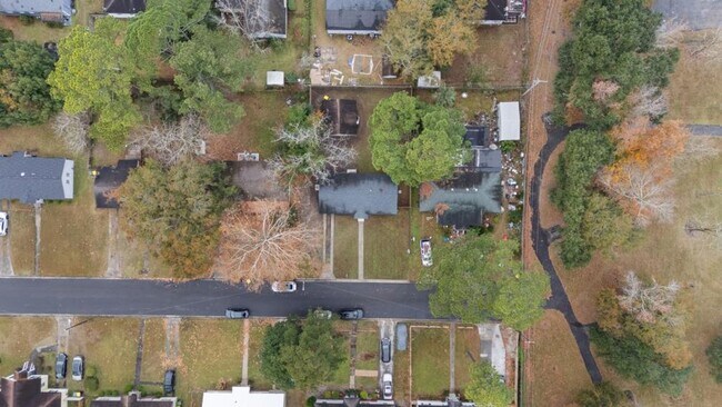 Building Photo - Charming 3BR Home + Bonus Room Near Downtown Savannah & Tybee Island