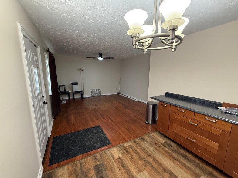 Building Photo - 555 Kirkwood Dr