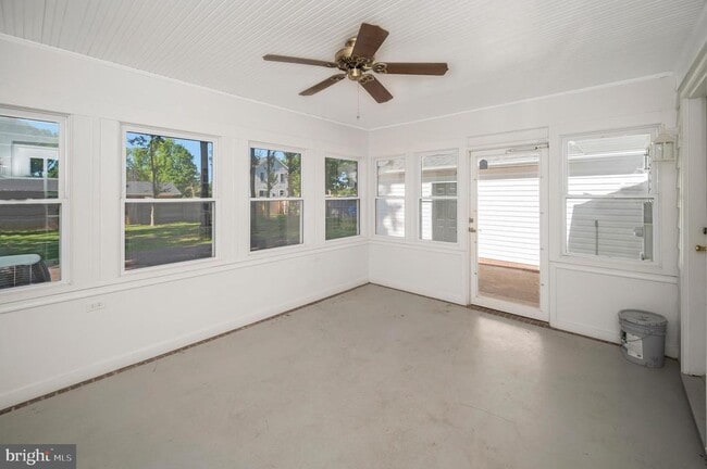 Building Photo - 1732 Beverly Dr