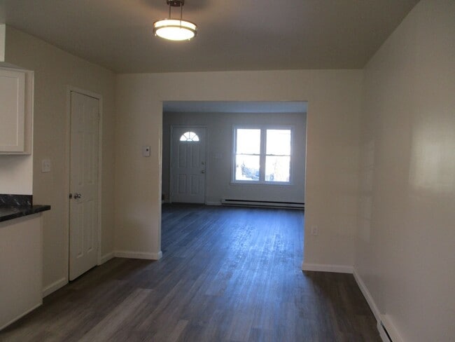 Building Photo - 3BR Townhome - Northampton School District