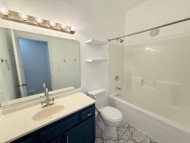Building Photo - Spacious 4-Bedroom Home in South Fargo