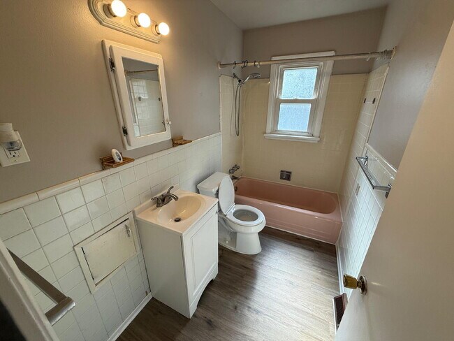 Building Photo - Spacious 3-Bed, 2-Bath Home for Rent in St...