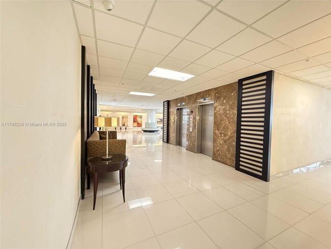 Building Photo - 1623 Collins Ave