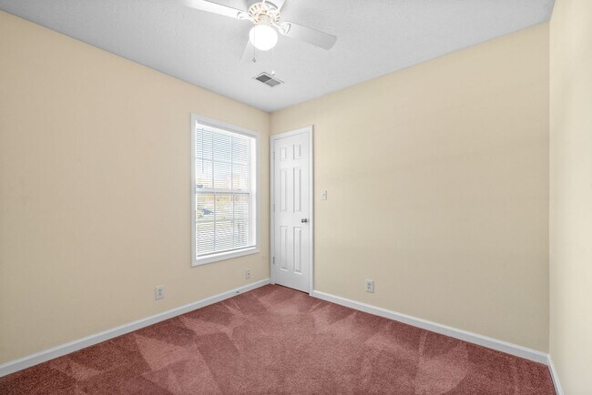 Building Photo - Home For Rent Near Heritage Park!