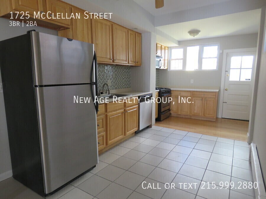 Building Photo - 1725 McClellan St