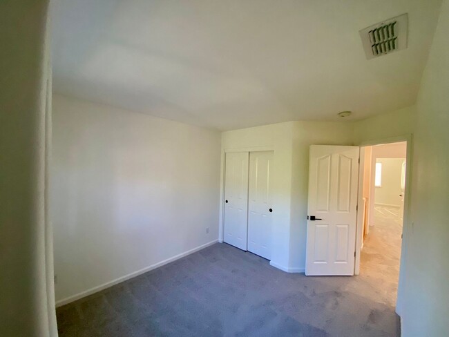 Building Photo - Beautiful 3 bedroom, 2.5 bathroom Rocklin ...