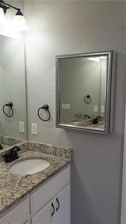 Building Photo - 1610 Sweetbriar Way