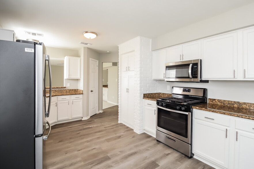 Building Photo - 1710 Whiteback Dr