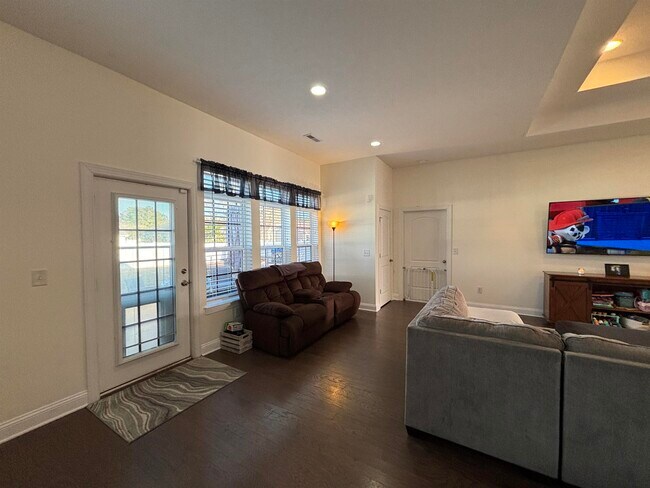 Building Photo - 343 Camrose Wy