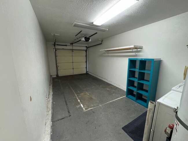 Building Photo - 3 Bedroom 1.5 Bathroom -  Attached garage