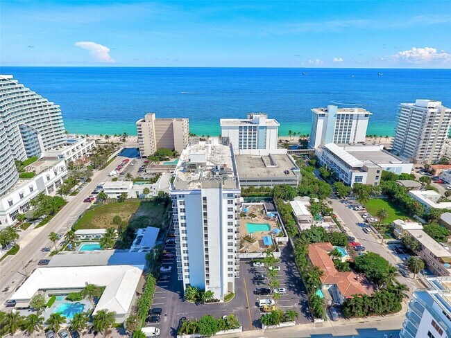 Building Photo - 336 N Birch Rd