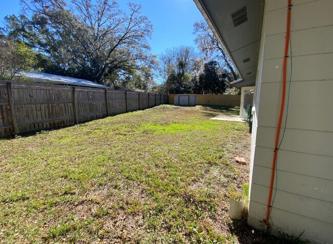 Building Photo - Charming Rental Home in Newberry – Spacious, Comfortable, and Convenient