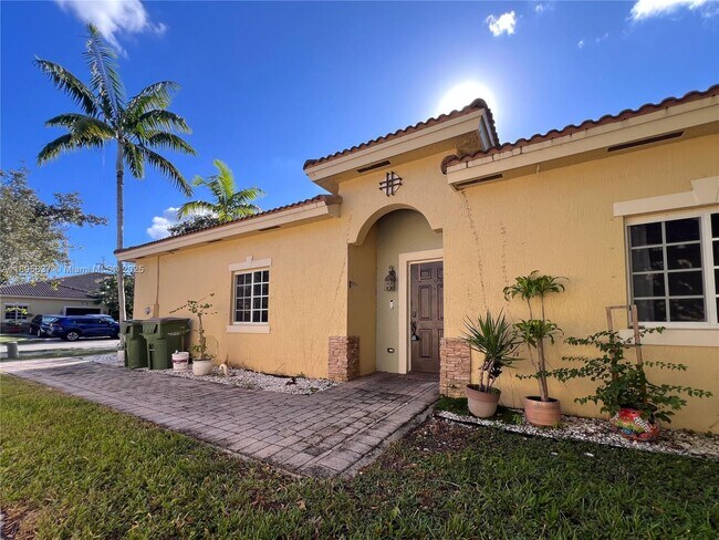 Building Photo - 3353 NE 11th Dr