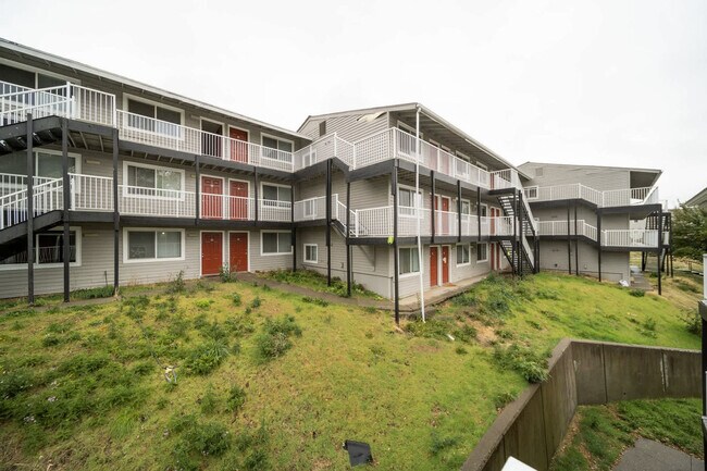 Building Photo - 1555 NE Merman Dr