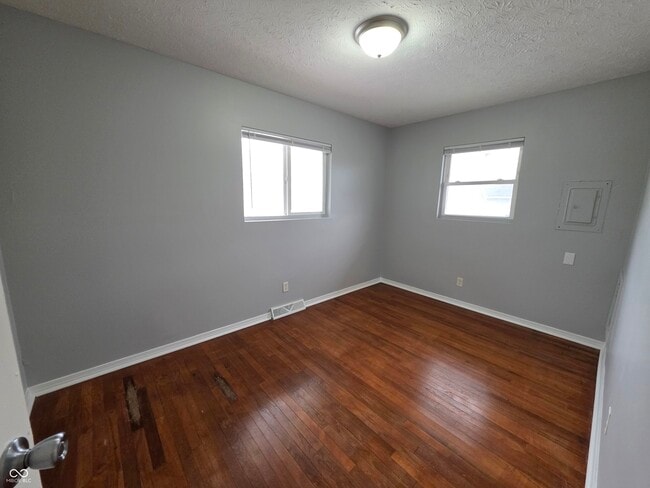 Building Photo - 86 S 6th Ave