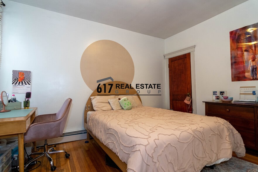 Building Photo - 157 Thorndike St