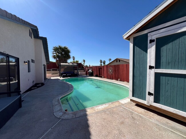 Building Photo - 3 Bedroom 2 Bathroom House with Swimming P...