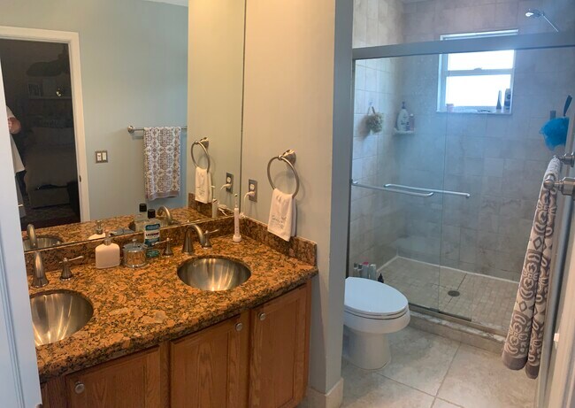 Master bath - 13377 Georgian Ct