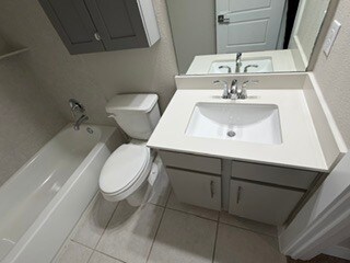 Upstairs full bath - 521 Peace Dr