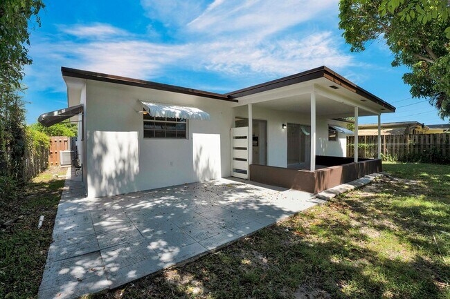 Building Photo - Sunrise Gem: Updated 2-Bed, 2-Bath with Garage Parking