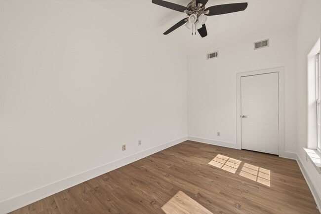 Building Photo - 724 Ruthven St