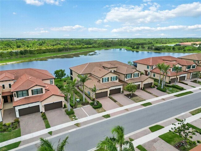 Building Photo - 10805 Tarflower Dr