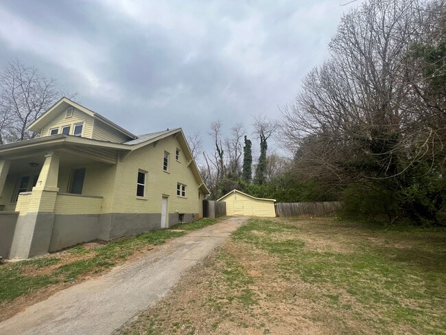 Building Photo - COMING SOON--3715 Hershberger Rd 3bed/1.5 bath $1495