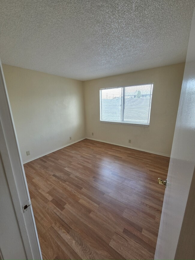 Building Photo - 839 Gaviota Ave