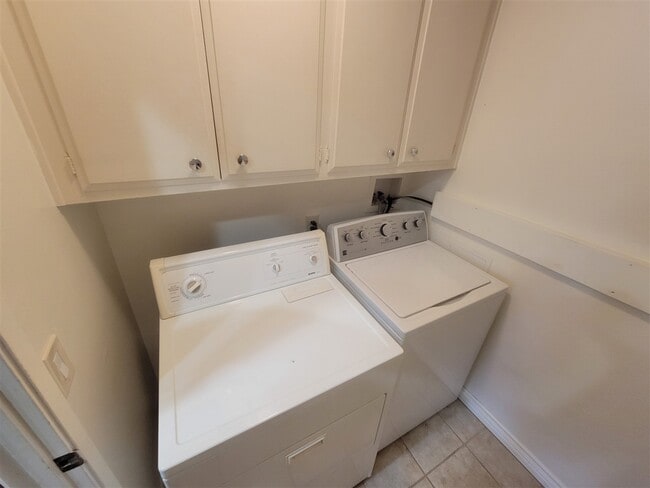 Building Photo - Oxnard Condo