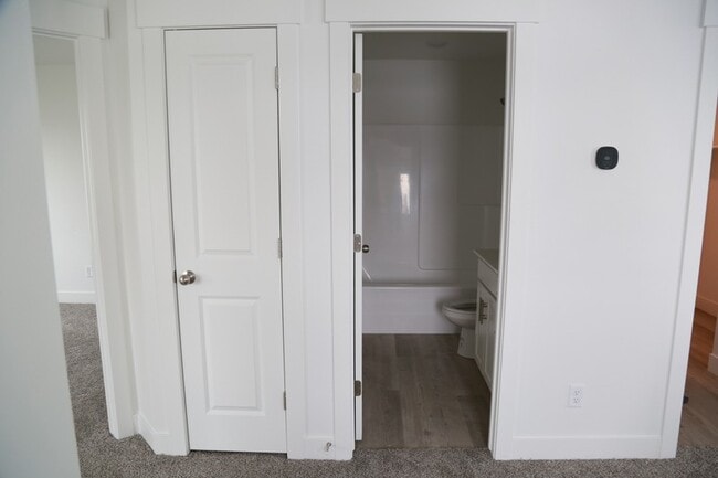 Building Photo - 181 E 550 N