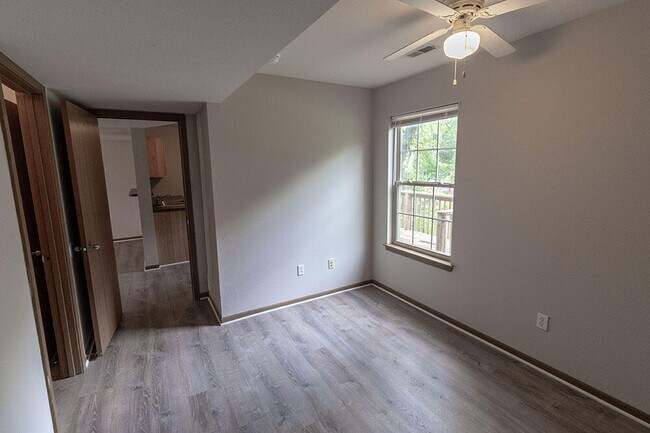 Building Photo - 2117 N Ballenger Ln