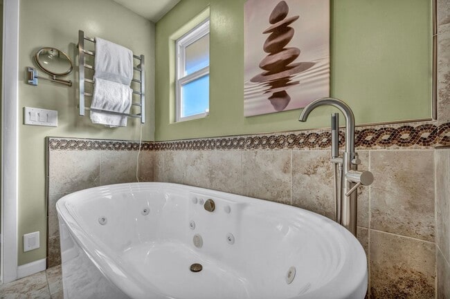 Building Photo - FULLY FURNISHED MOUNTAIN VIEW RETREAT with HOT TUB, RV PARKING & NO HOA