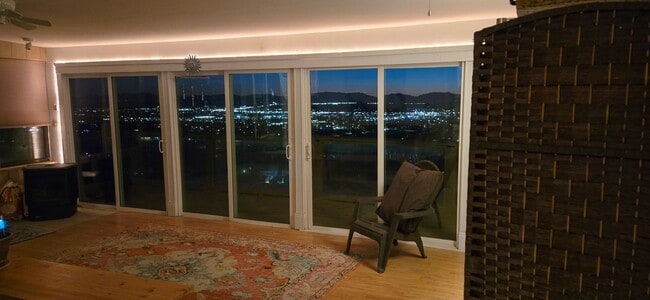 Building Photo - Unique location, breathtaking views, wonde...