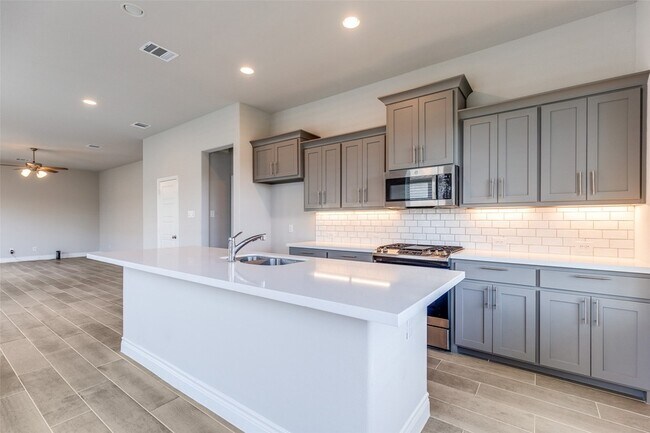 Building Photo - 9504 Longhorn Ln