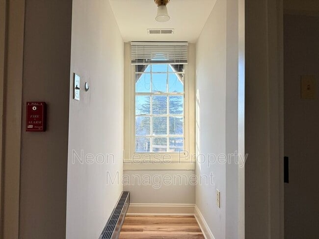 Building Photo - 139 NW Front St