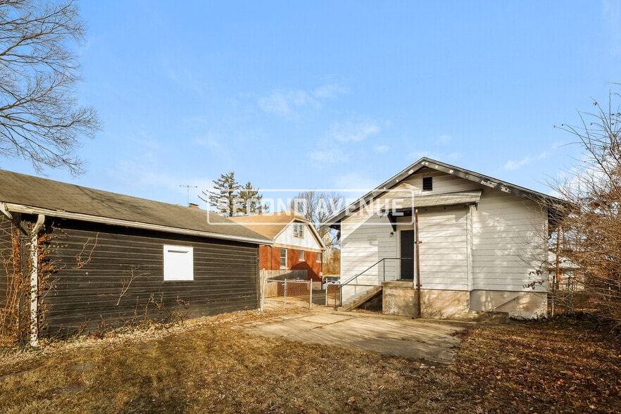 Building Photo - 4055 Palos St