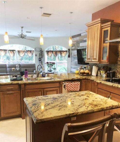 Building Photo - 6301 SW 58th Ct