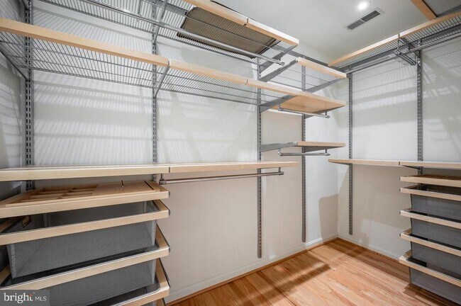 Building Photo - 122 Sanborn Pl